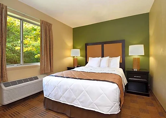 Extended America - Chicago - - Yorktown Center 2*