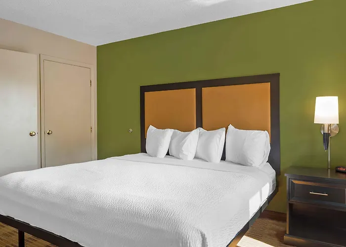 Extended America - Chicago - - Yorktown Center 2*